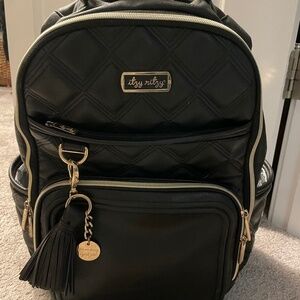 Itzy Ritzy boss plus diaper bag